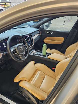 VOLVO-XC60-2022