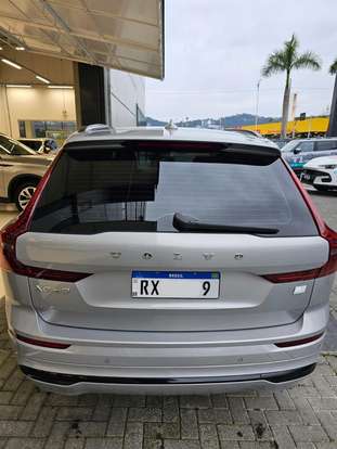 VOLVO-XC60-2022