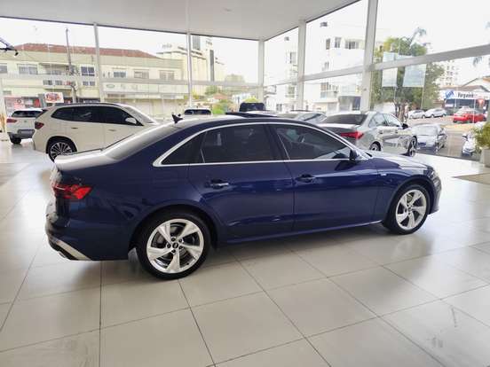 AUDI-A4-2021