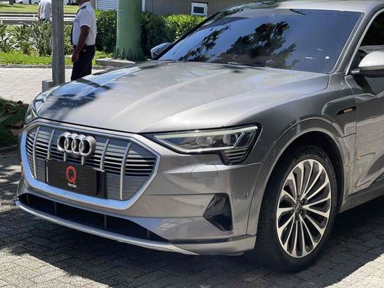 AUDI-E-TRON-2021