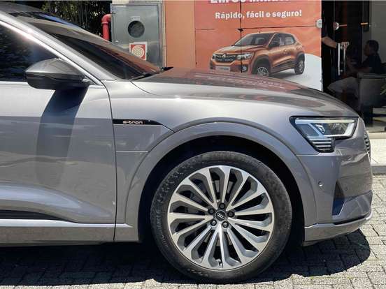 AUDI-E-TRON-2021