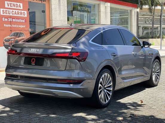 AUDI-E-TRON-2021