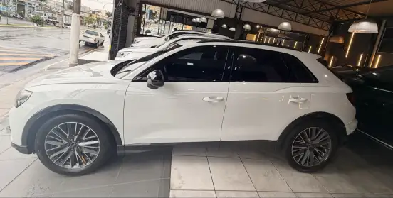 AUDI-Q3-2021