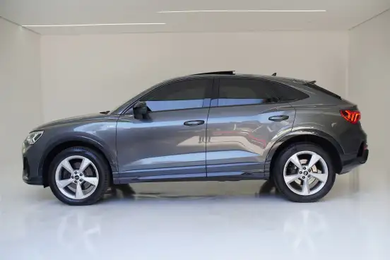 AUDI-Q3-2022
