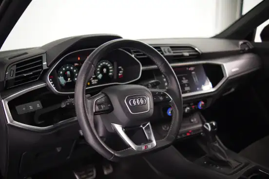 AUDI-Q3-2022