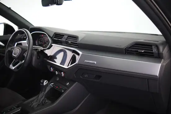 AUDI-Q3-2022