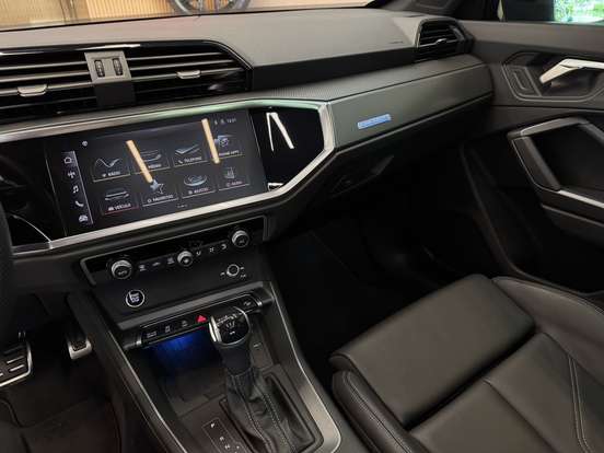 AUDI-Q3-2024