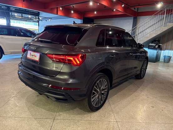 AUDI-Q3-2022