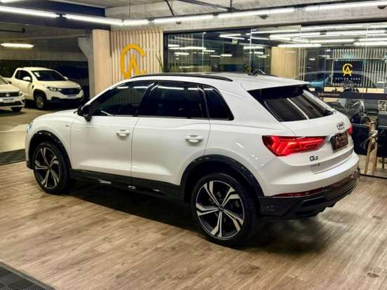 AUDI-Q3-2023