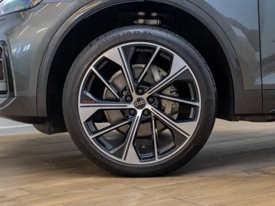 AUDI-Q5-2024