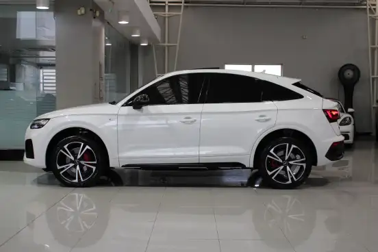 AUDI-Q5-2021