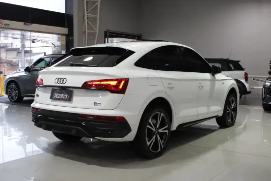 AUDI-Q5-2021