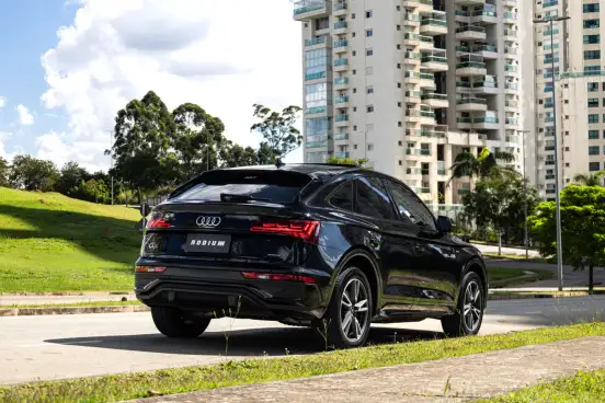 AUDI-Q5-2022