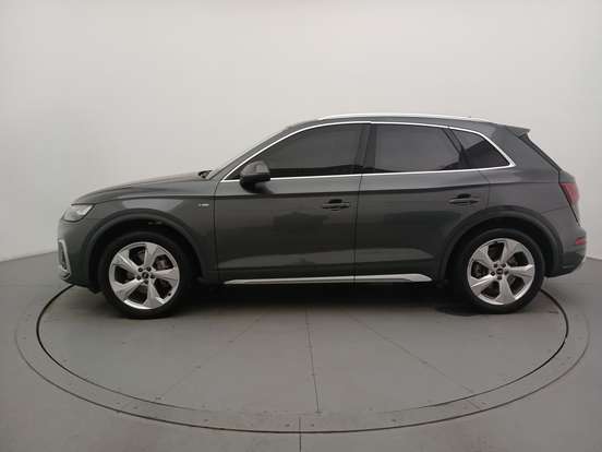 AUDI-Q5-2021