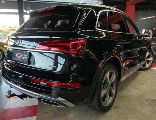 AUDI-Q5-2021