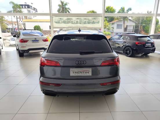 AUDI-Q5-2022