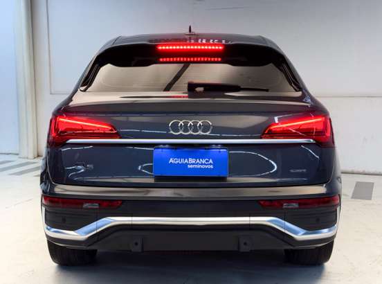 AUDI-Q5-2022