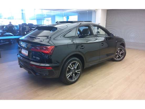 AUDI-Q5-2022