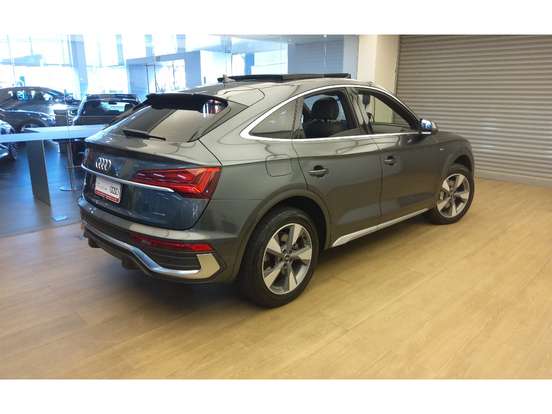 AUDI-Q5-2022