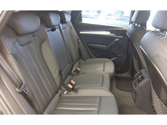 AUDI-Q5-2022