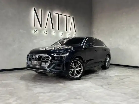 AUDI-Q8-2021