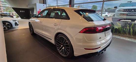 AUDI-Q8-2025