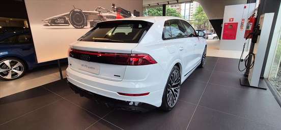 AUDI-Q8-2025