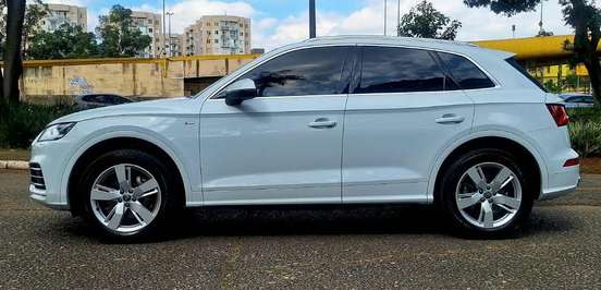 AUDI-Q5-2020