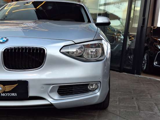 BMW-118i-2011