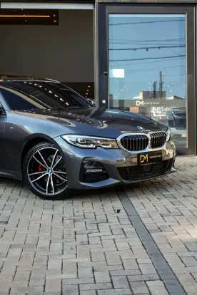 BMW-320i-2022