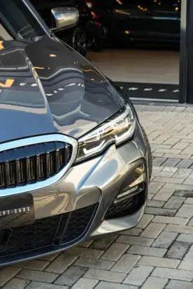 BMW-320i-2022