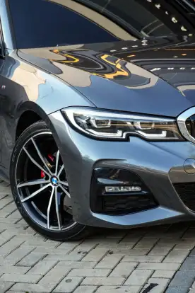 BMW-320i-2022