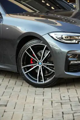 BMW-320i-2022
