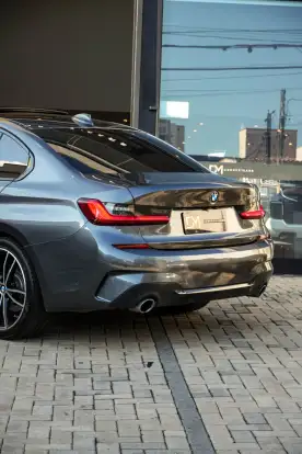 BMW-320i-2022