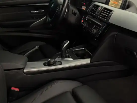 BMW-320i-2.0 SPORT 16V TURBO ACTIVE FLEX 4P AUTOMÁTICO BMW-320i-2016