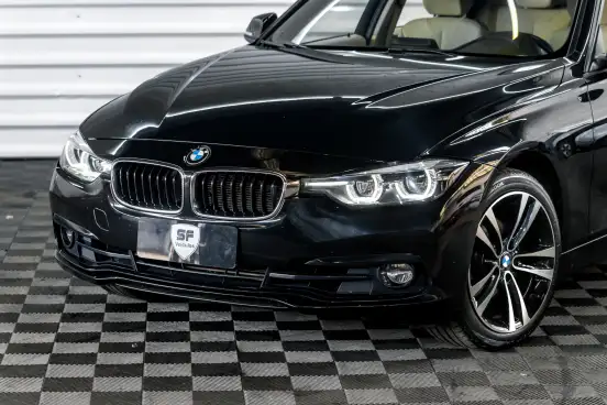 BMW-320i-2018