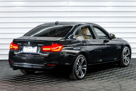 BMW-320i-2018