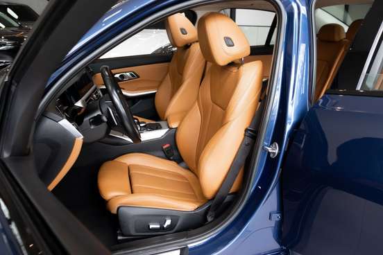 BMW-320i-2022