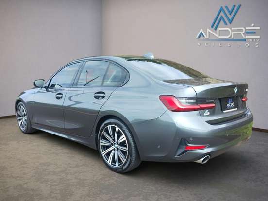 BMW-320i-2021