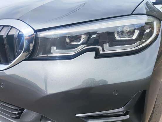 BMW-320i-2021