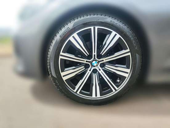 BMW-320i-2021
