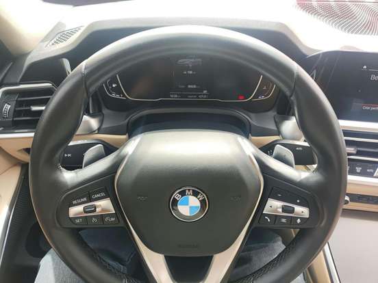 BMW-320i-2021