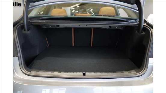 BMW-320i-2023