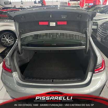 BMW-320i-2023