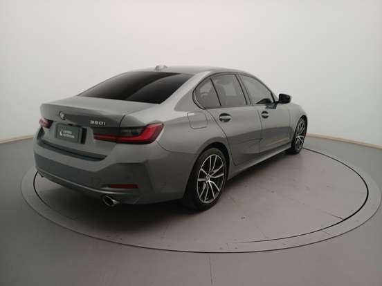 BMW-320i-2023