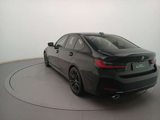 BMW-320i-2022