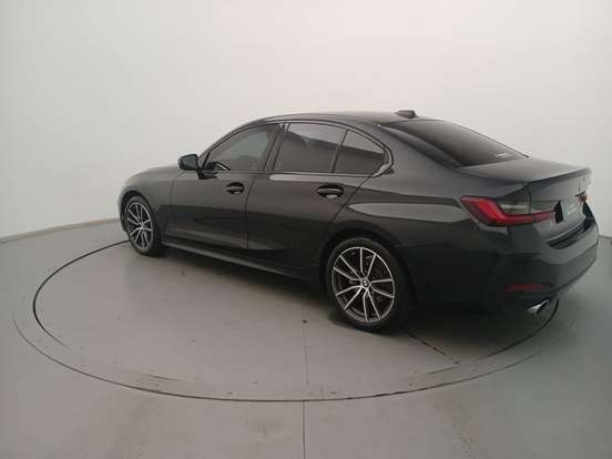 BMW-320i-2023