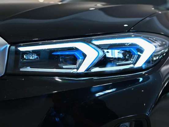 BMW-320i-2024
