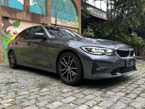 BMW-320i-2022