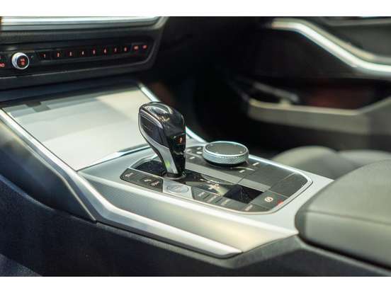 BMW-320i-2020